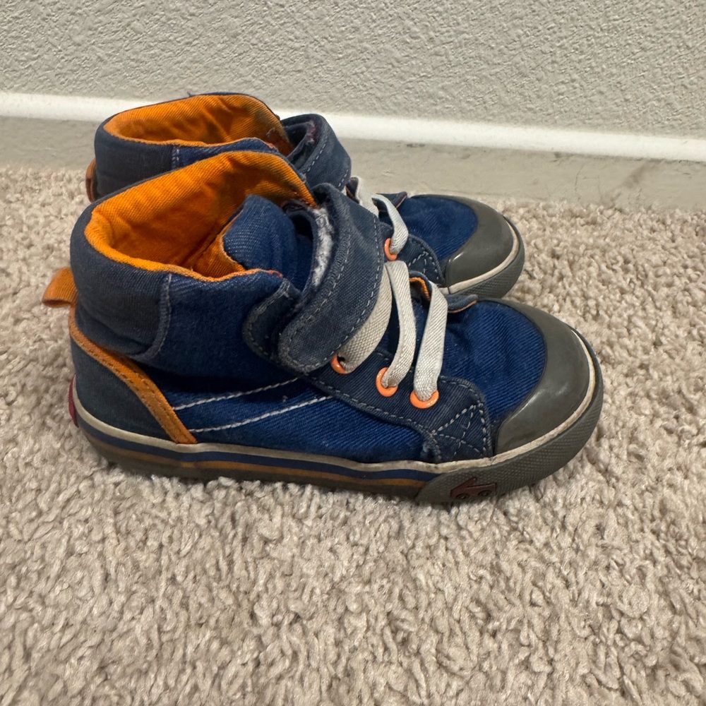See Kai Run Dane high top sneaker 9.5T -Used